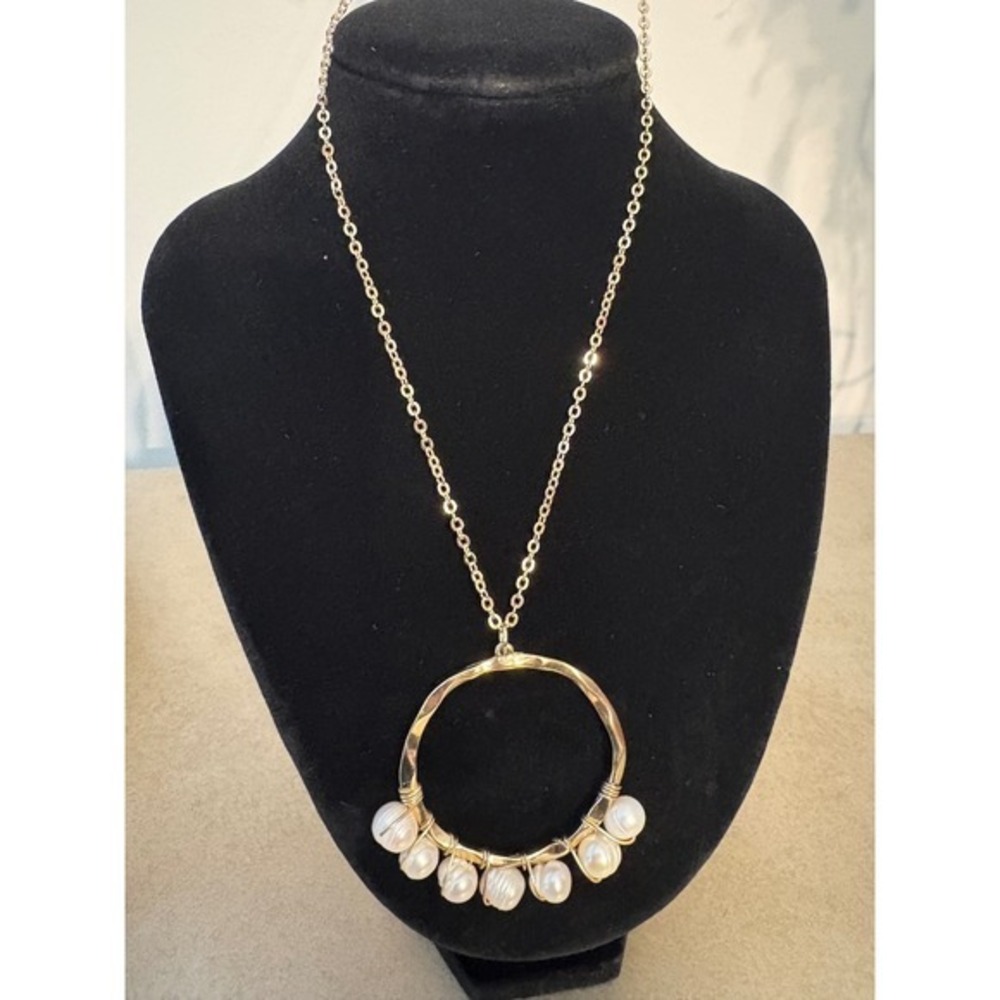 Hammered Gold Tone Hoop Necklace with Wireā Wrapped White Freshwater Pearls